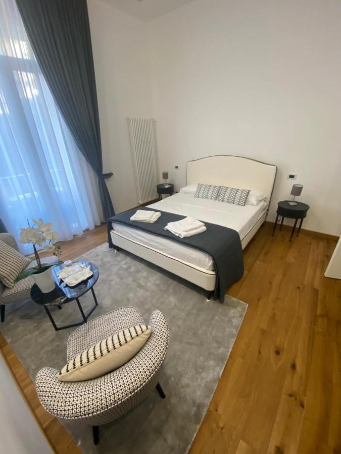 Downtown Napoli b&b Zewnętrze zdjęcie